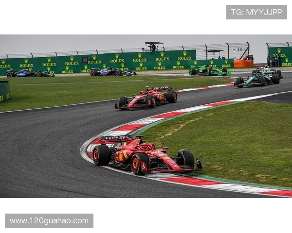 F1赛季最新动态：顶级车队争夺激烈 新技术引发车迷热议