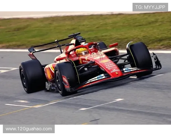 新赛季F1车队竞争加剧车手转会动向引发全球车迷高度关注热议声