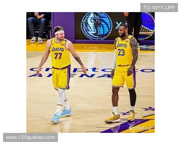 詹姆斯砍下三双率湖人逆转勇士 新星表现惊艳引全场沸腾